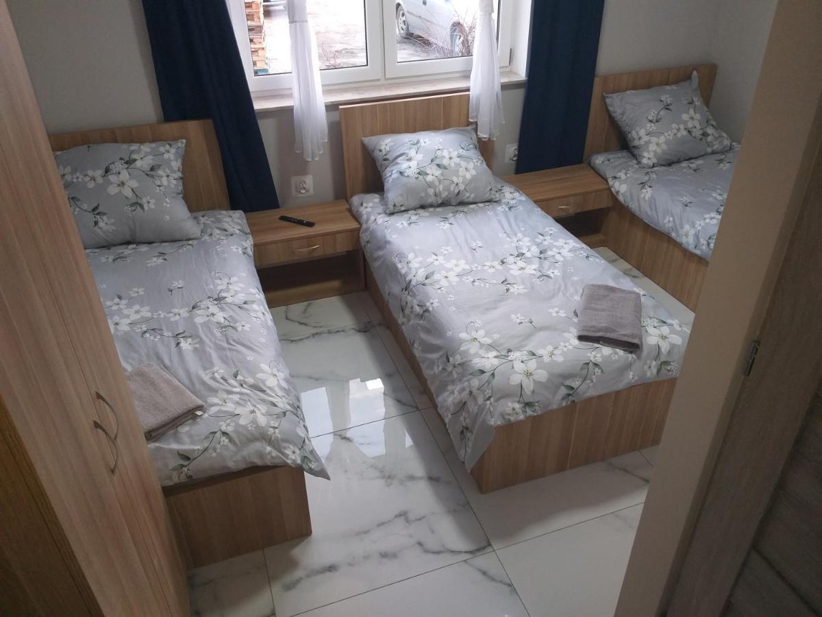 Czerwony Szafir Grodzisk Hostel Grodzisk Mazowiecki Buitenkant foto