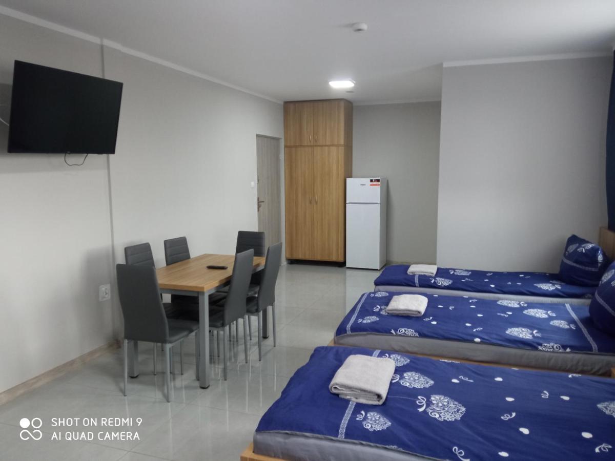 Czerwony Szafir Grodzisk Hostel Grodzisk Mazowiecki Buitenkant foto