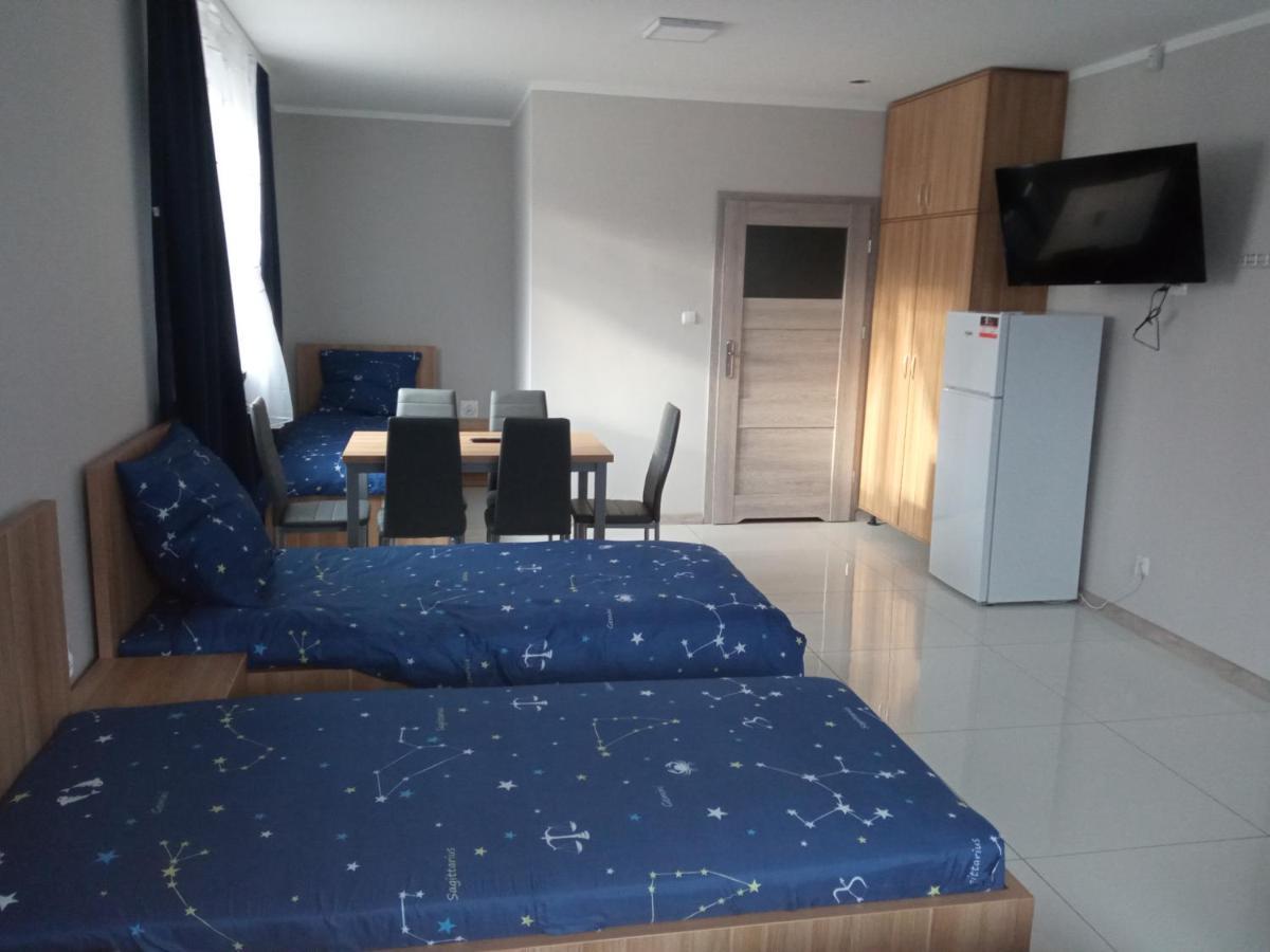Czerwony Szafir Grodzisk Hostel Grodzisk Mazowiecki Buitenkant foto