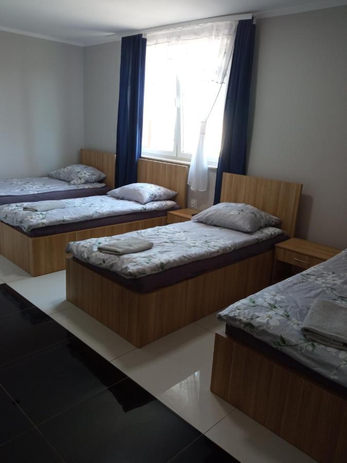 Czerwony Szafir Grodzisk Hostel Grodzisk Mazowiecki Buitenkant foto