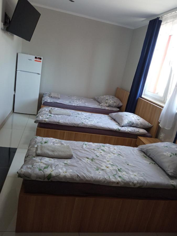 Czerwony Szafir Grodzisk Hostel Grodzisk Mazowiecki Buitenkant foto