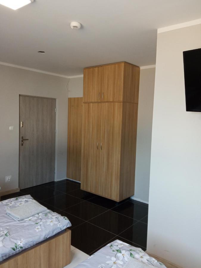 Czerwony Szafir Grodzisk Hostel Grodzisk Mazowiecki Buitenkant foto