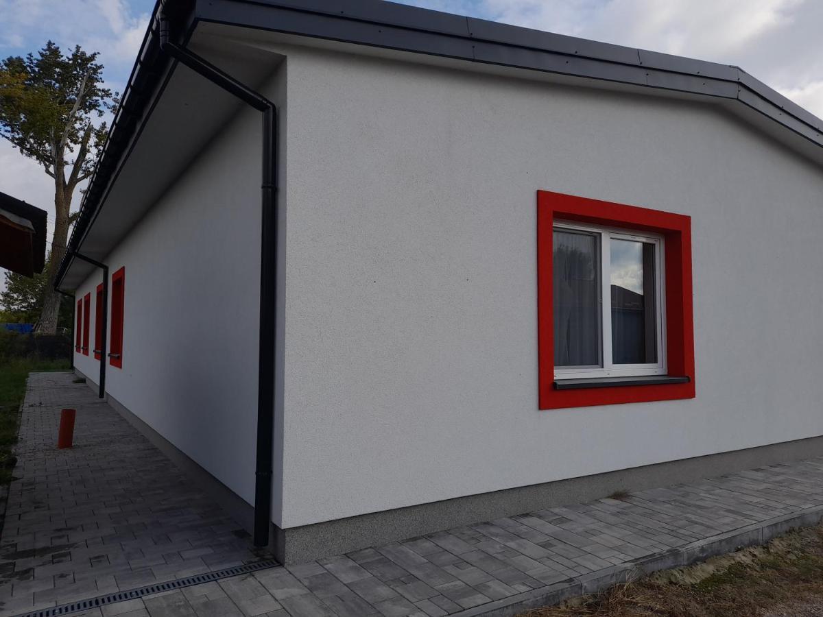 Czerwony Szafir Grodzisk Hostel Grodzisk Mazowiecki Buitenkant foto